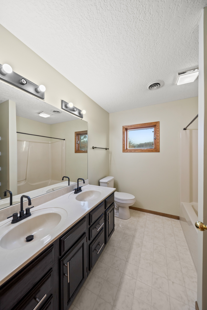 4700 Heatherstone Road Bettendorf, IA 52722 - Photo 26 of 35