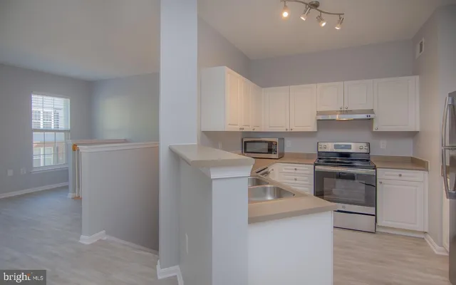 $3,350 | 8054 Nicosh Circle Ln Falls, Unit 44, Falls Church, VA 22042