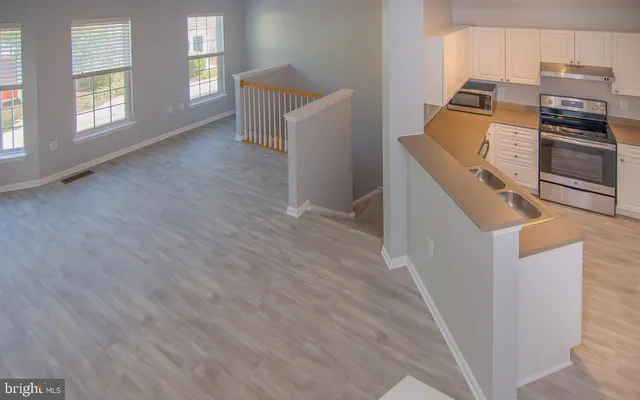 $3,350 | 8054 Nicosh Circle Ln Falls, Unit 44, Falls Church, VA 22042