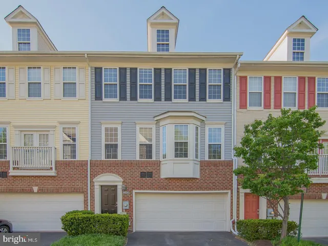 $3,350 | 8054 Nicosh Circle Ln Falls, Unit 44, Falls Church, VA 22042