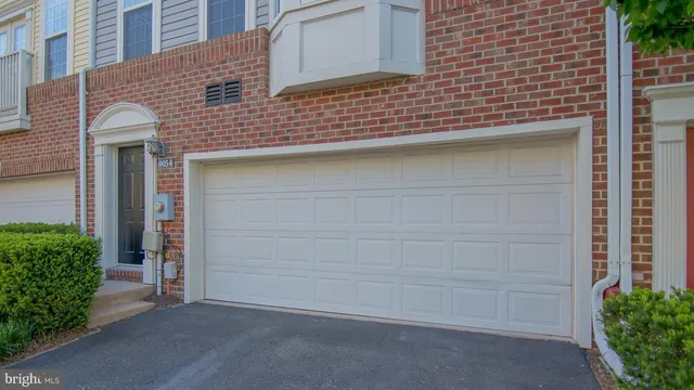 $3,350 | 8054 Nicosh Circle Ln Falls, Unit 44, Falls Church, VA 22042