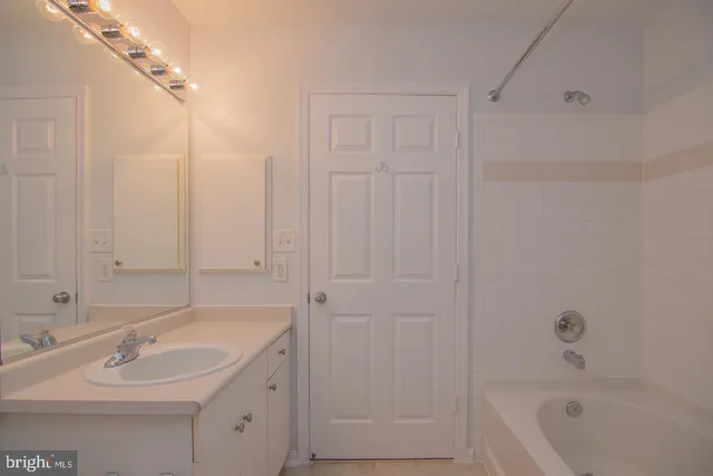 $3,350 | 8054 Nicosh Circle Ln Falls, Unit 44, Falls Church, VA 22042