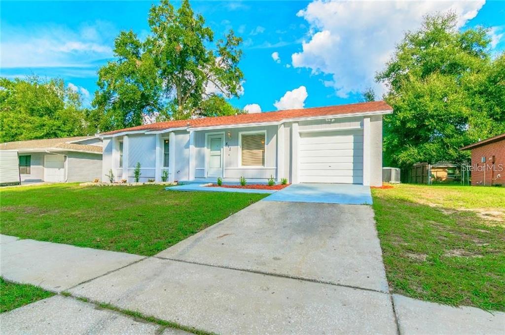 a view of a house with a yard