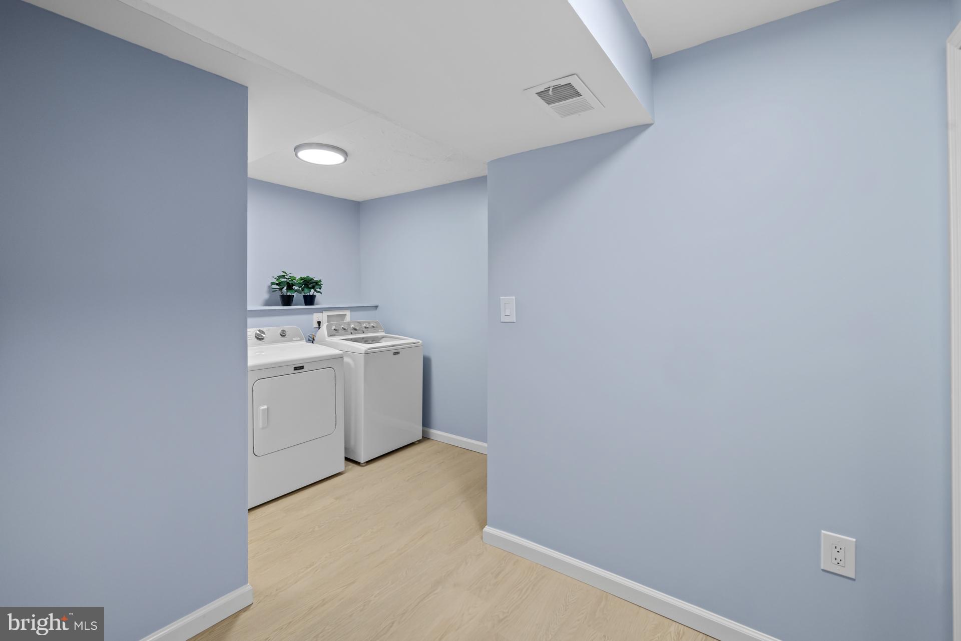 8318 Brookvale Court Springfield, VA 22153 - Photo 31 of 39 a utility room with dryer and washer
