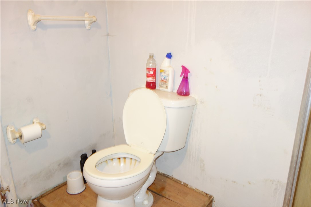 6265-6269 Manchester Road Clinton, OH 44216 - Photo 26 of 32 Full Bathroom w/ shower in Walk Out Basement