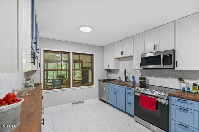 $444,900 | 1700 Brentwood Drive, Greeneville, TN 37743