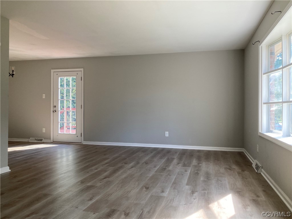 9003 Tweed Road Richmond, VA 23228 - Photo 3 of 20 Gallery Image 3
