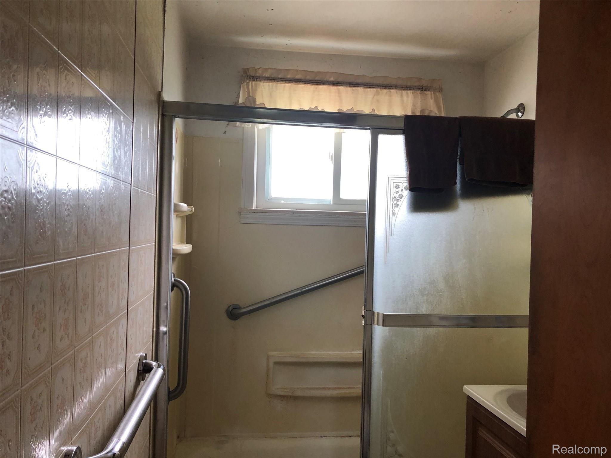 2434 North Long Lake Road Fenton, MI 48430 - Photo 20 of 25 B989F77D-AA24-40CB-9122-46F42C5C3EB3.jpeg