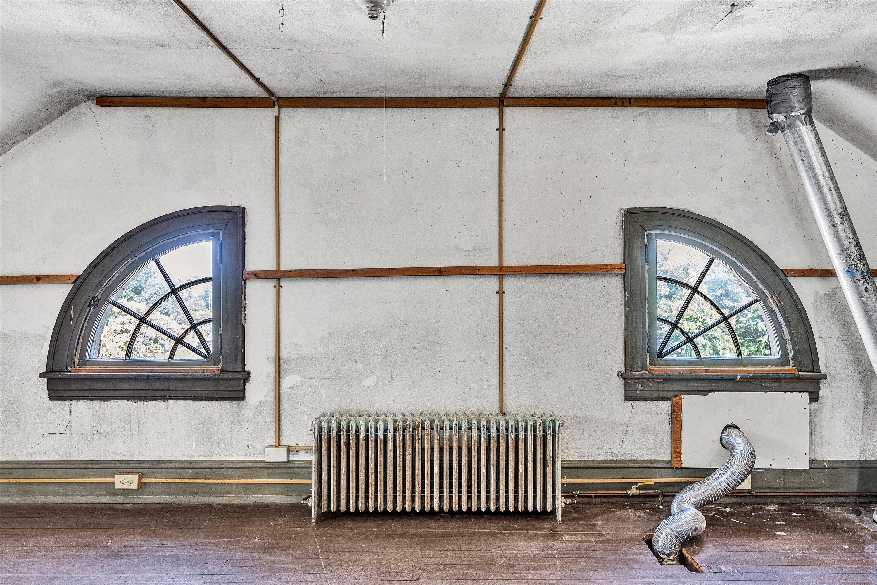 1930 Grandin Road Southwest Roanoke, VA 24015 - Photo 59 of 100 Unique Arched Windows