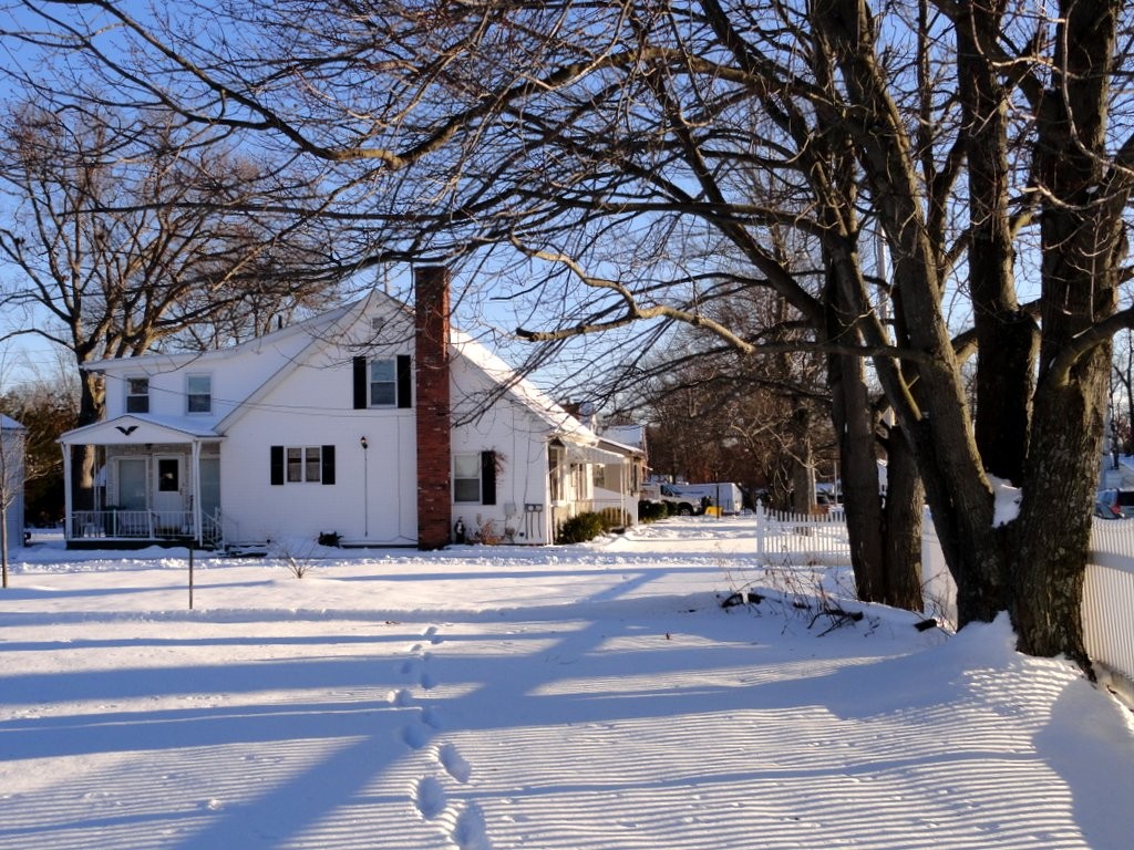 14 Ingham Street Chicopee, MA 01013 - Photo 3 of 23 Gallery Image 3