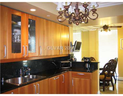 2747 Paradise Road, Unit 1804 Las Vegas, NV 89109 - Photo 3 of 19 Kitchen.