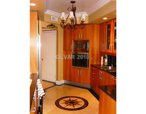 2747 Paradise Road, Unit 1804 Las Vegas, NV 89109 - Photo 5 of 19 Kitchen.
