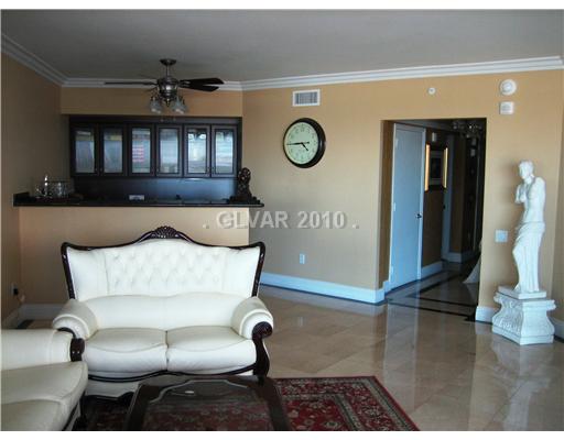 2747 Paradise Road, Unit 1804 Las Vegas, NV 89109 - Photo 6 of 19 Living Room.