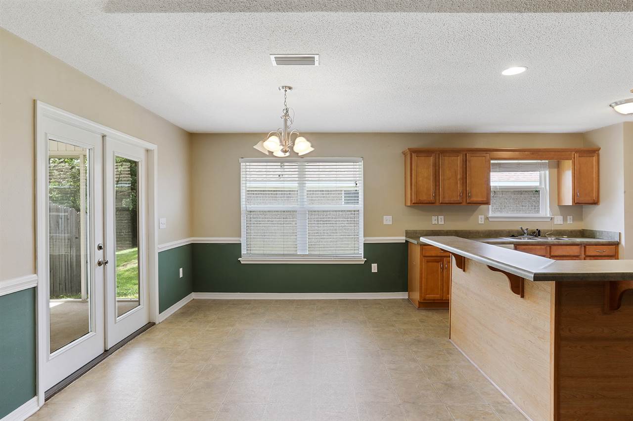 17070 Sugar Loop Foley, AL 36535 - Photo 4 of 15 Breakfast Area