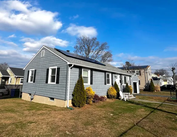 a view of a house with backyard