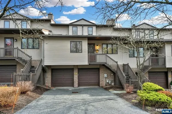 $799,999 | 64 Peach Hill Court, Ramsey, NJ 07446