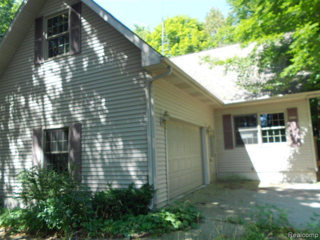 2601 Colwood Road Caro, MI 48723 - Photo 3 of 8 7091326285 Rear view.jpg