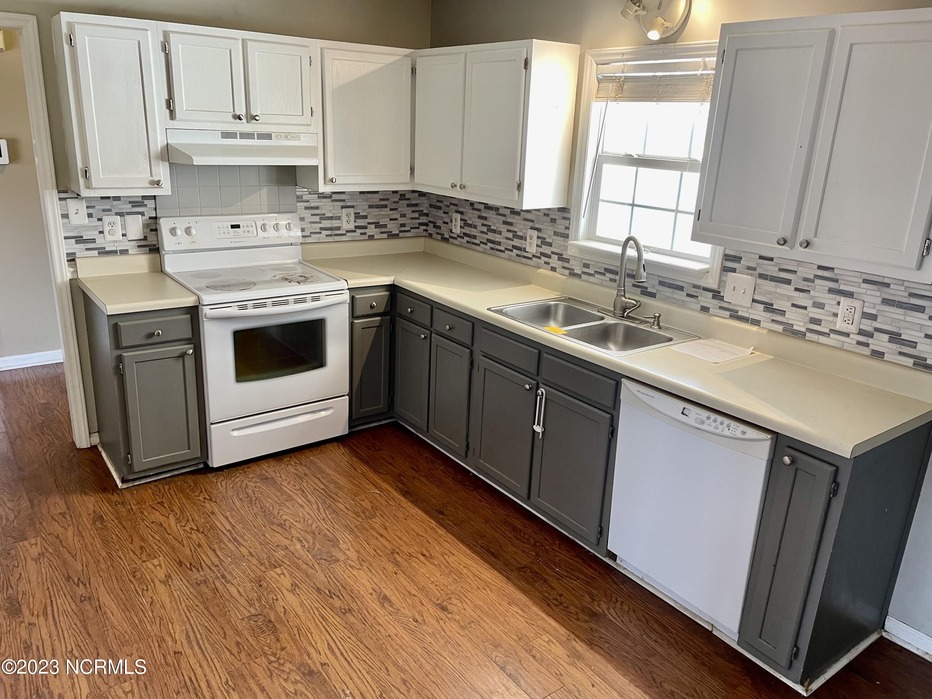 203 Zachary Lane Hubert, NC 28539 - Photo 11 of 14 Kitchen_1