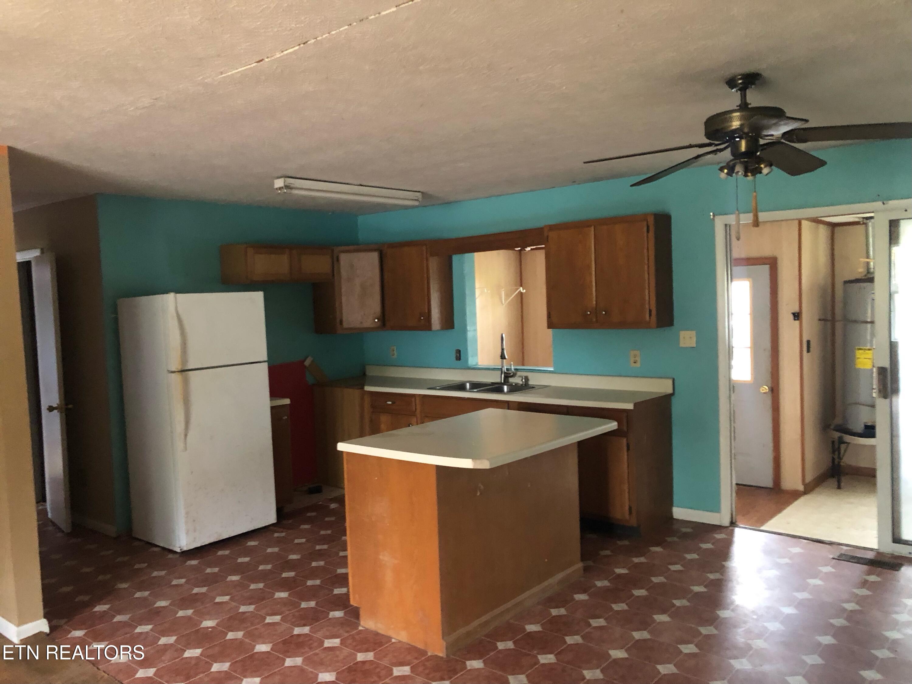 2710 Tabor Loop Crossville, TN 38571 - Photo 4 of 13 IMG_2938