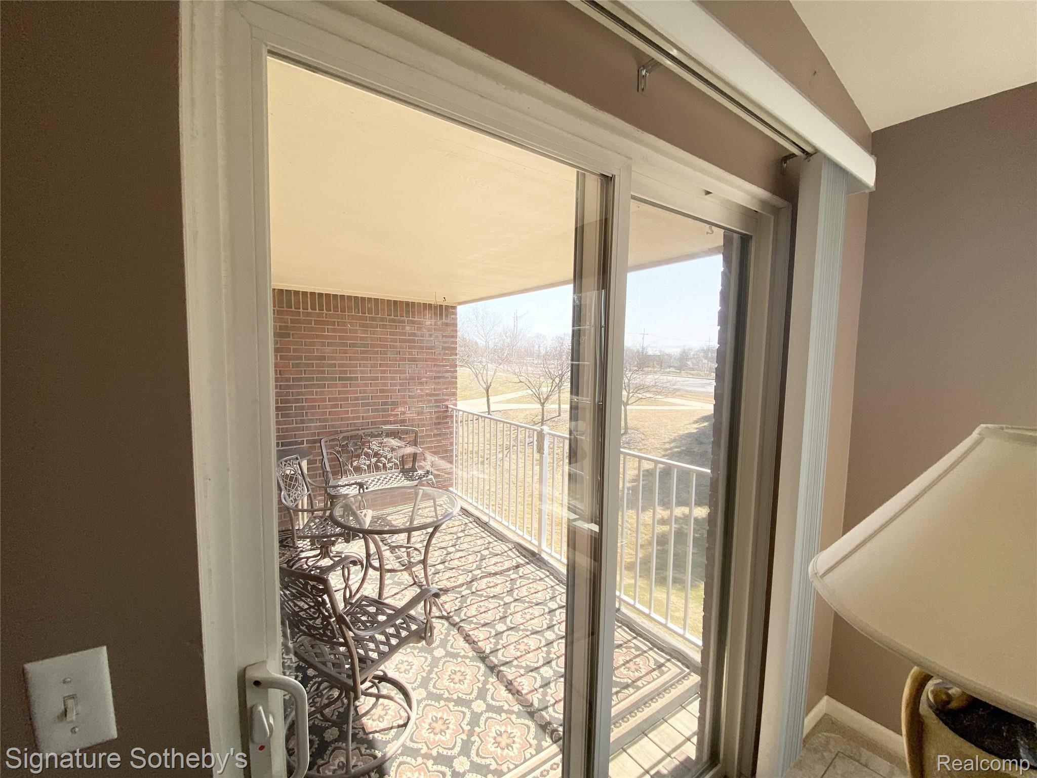 1796 Flagstone Circle Rochester, MI 48307 - Photo 5 of 28 6 (2).jpg