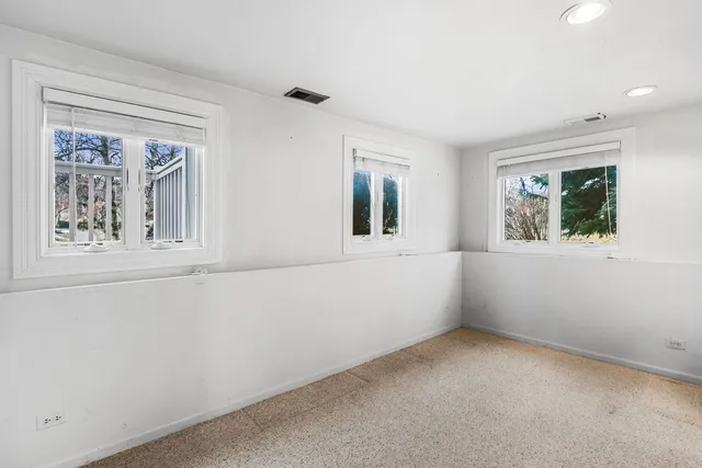 $315,000 | 5080 Prairie Oak Road, Gurnee, IL 60031