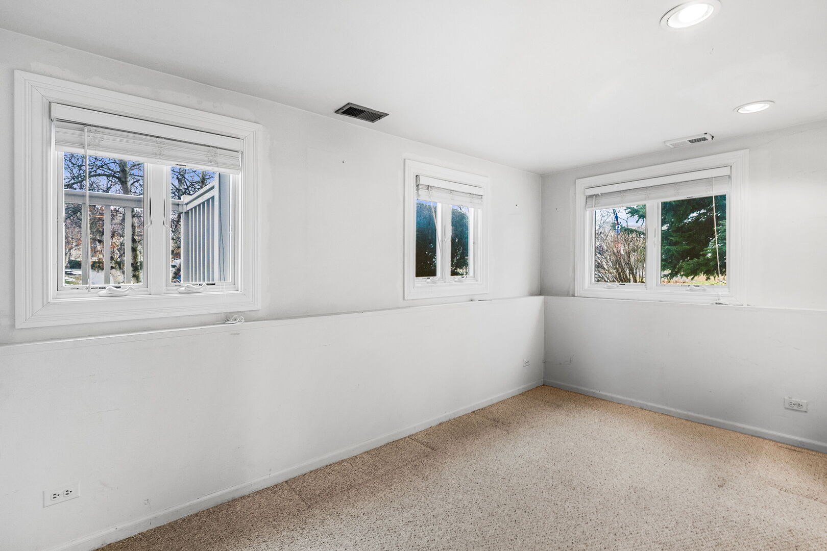 5080 Prairie Oak Road Gurnee, IL 60031 - Photo 14 of 20 a view of an empty room with a window