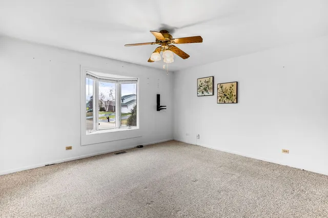 $315,000 | 5080 Prairie Oak Road, Gurnee, IL 60031