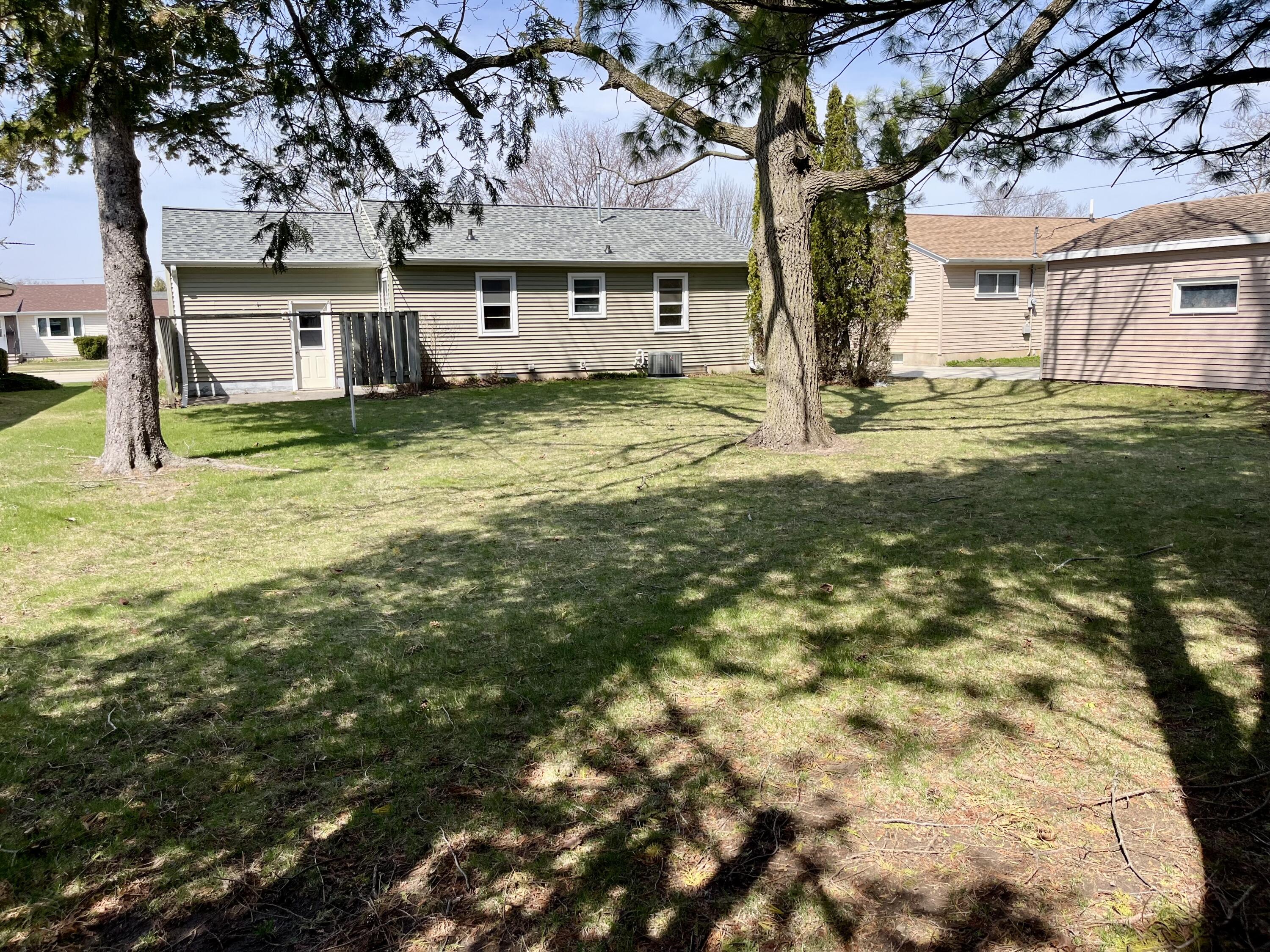 2607 Lincoln Avenue Two Rivers, WI 54241 - Photo 11 of 15 IMG_8169