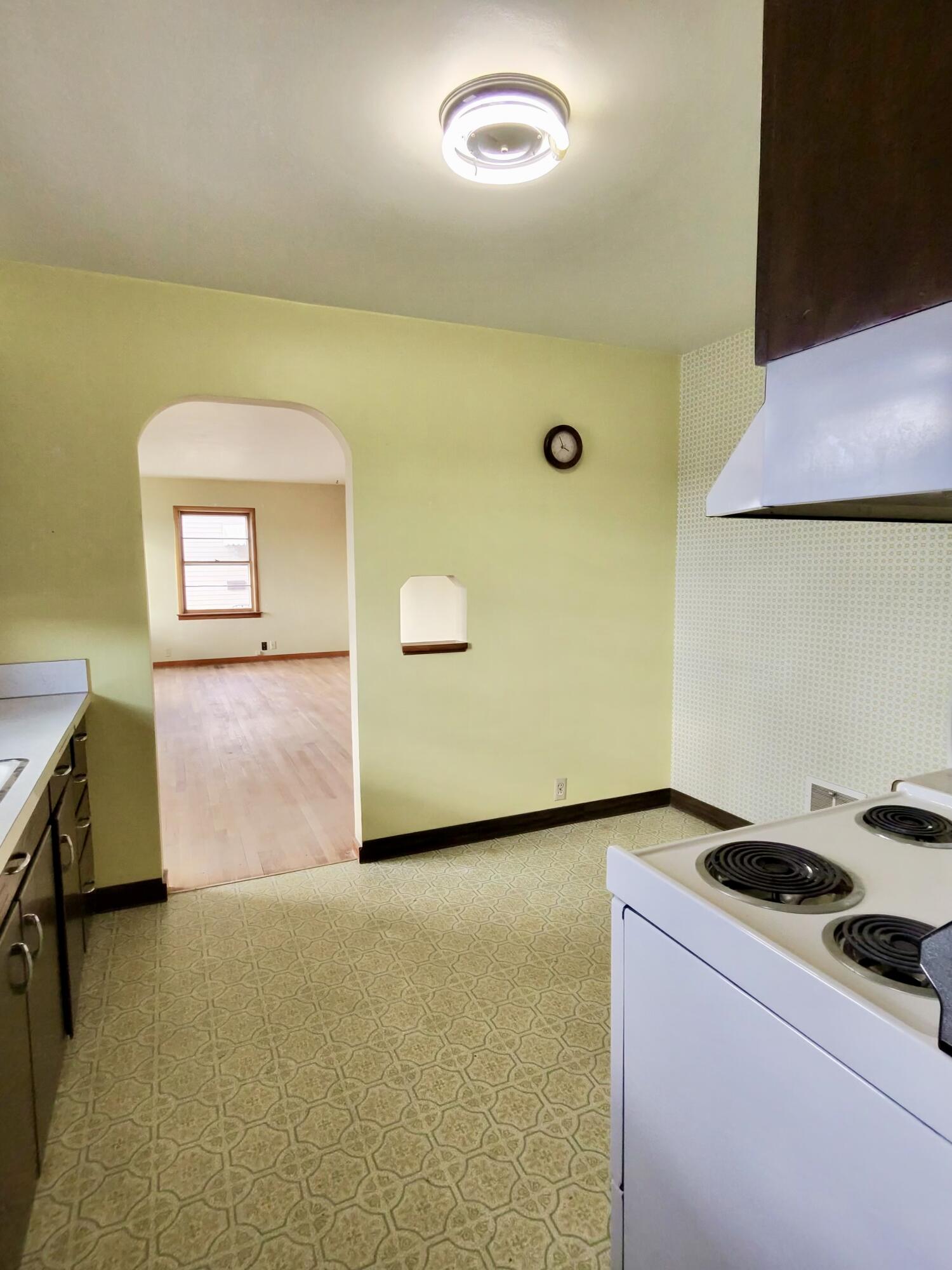 2607 Lincoln Avenue Two Rivers, WI 54241 - Photo 5 of 15 photo-3092_singular_display_fullPicture