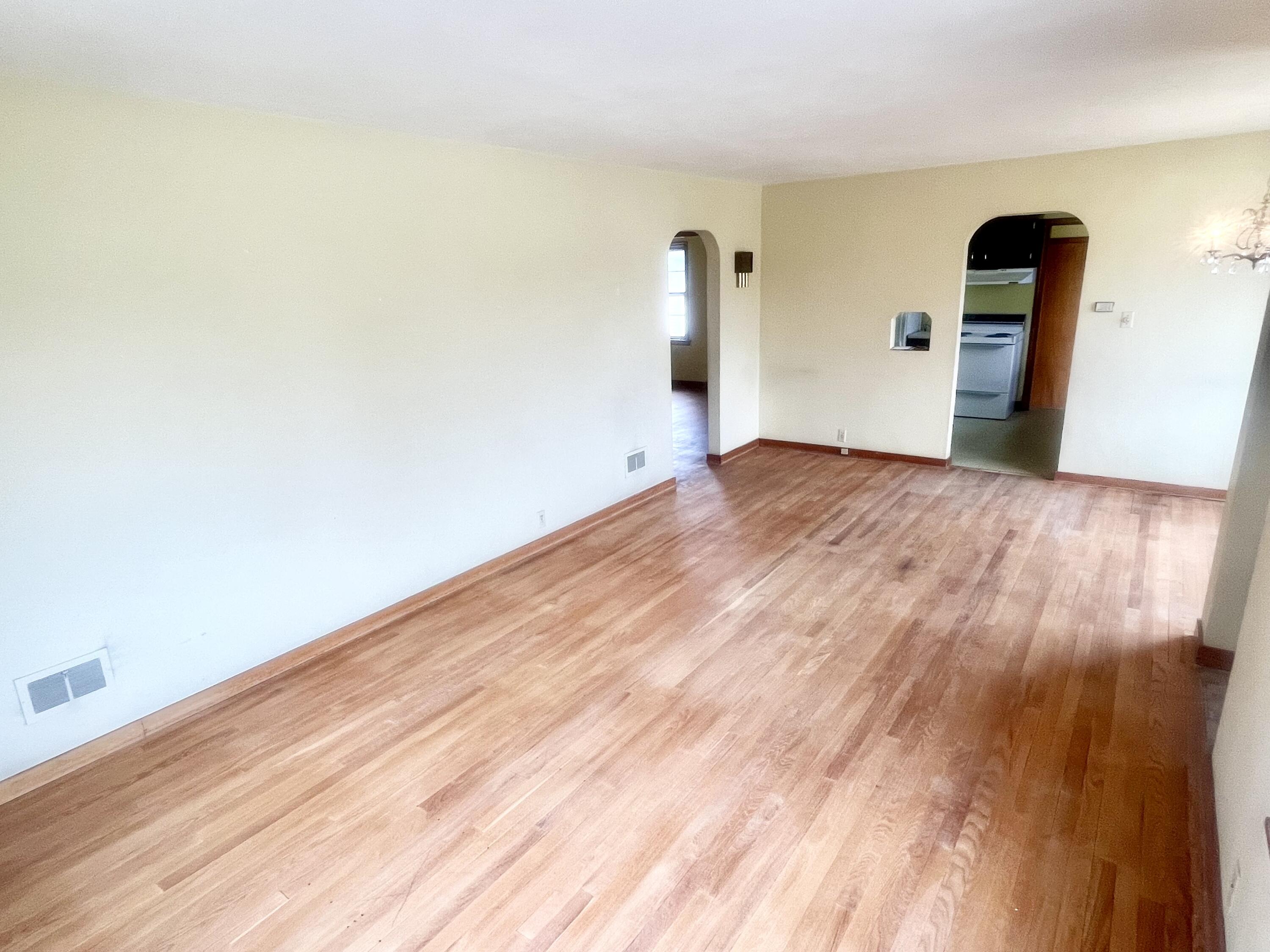 2607 Lincoln Avenue Two Rivers, WI 54241 - Photo 6 of 15 IMG_8202