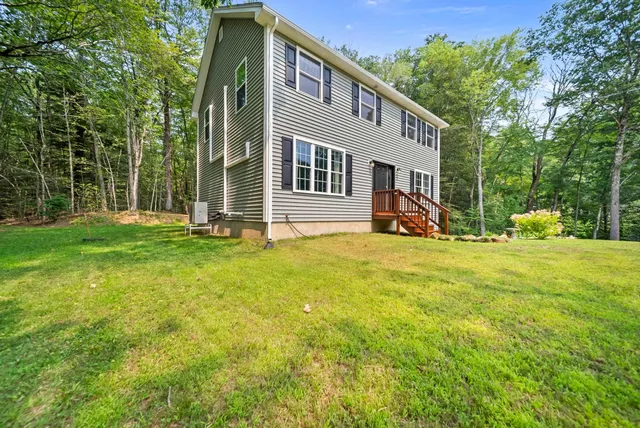 $600,000 | 20 Hammond Road, Deerfield, NH 03037
