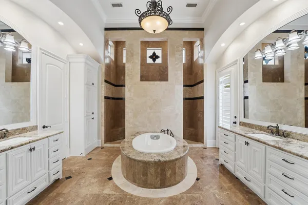 $1,895,000 | 70 Quail Rock Place, The Woodlands, TX 77381