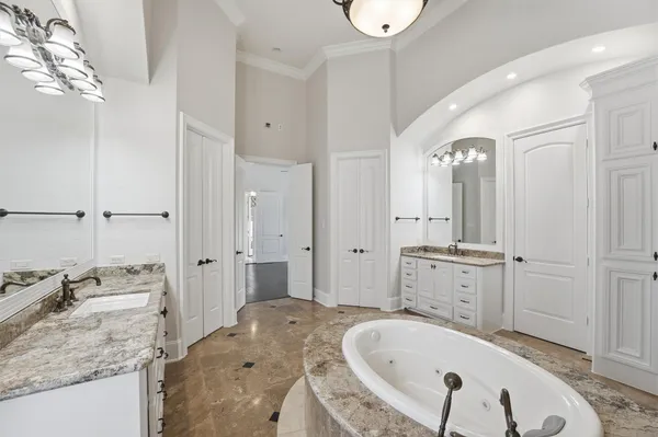 $1,895,000 | 70 Quail Rock Place, The Woodlands, TX 77381