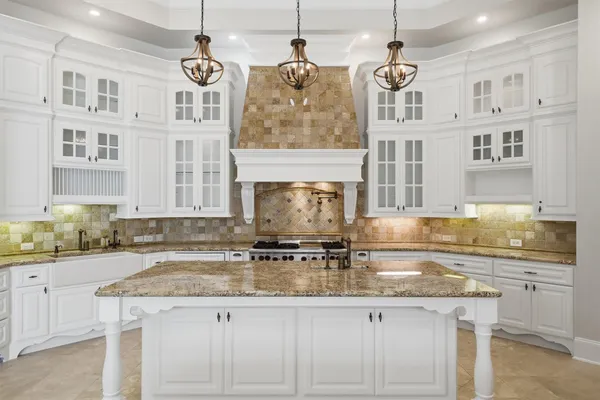 $1,895,000 | 70 Quail Rock Place, The Woodlands, TX 77381