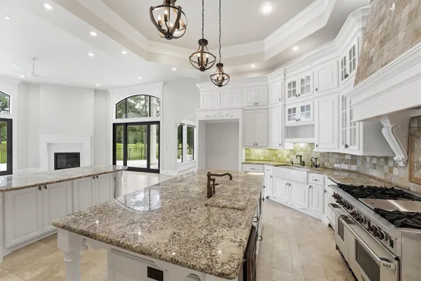 $1,895,000 | 70 Quail Rock Place, The Woodlands, TX 77381