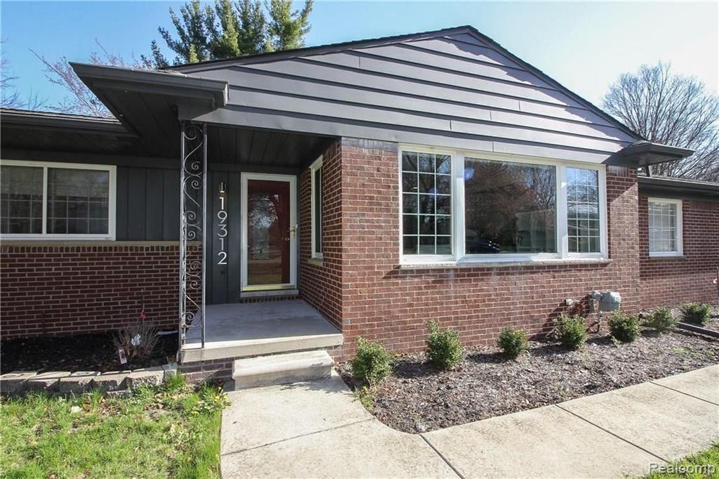19312 Beverly Road Beverly Hills, MI 48025 - Photo 4 of 50