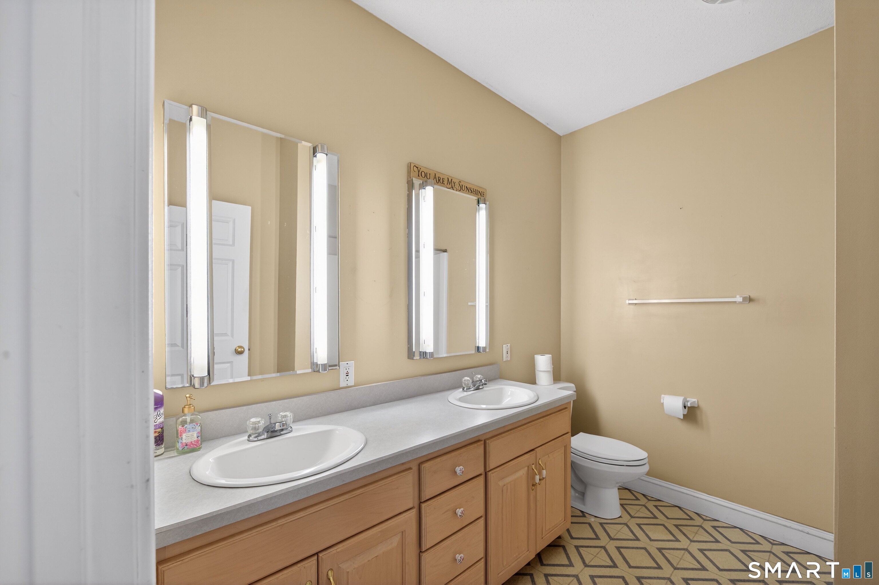 724 Strong Road South Windsor, CT 06074 - Photo 8 of 39