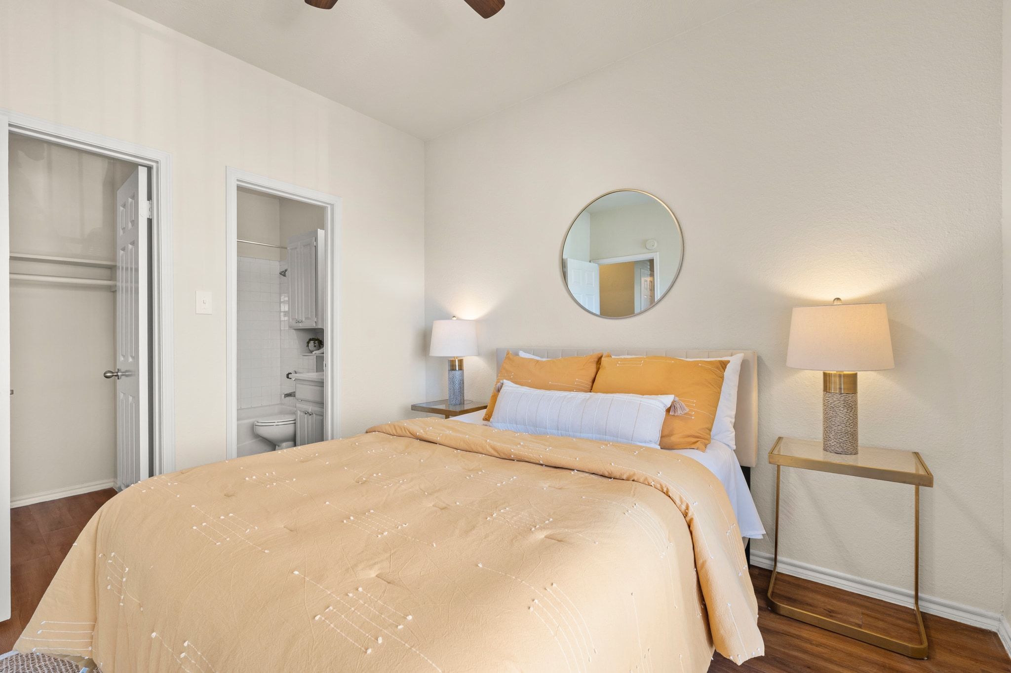 914 West 26th Street, Unit 202 Austin, TX 78705 - Photo 21 of 34 a bedroom with a bed and a lamp