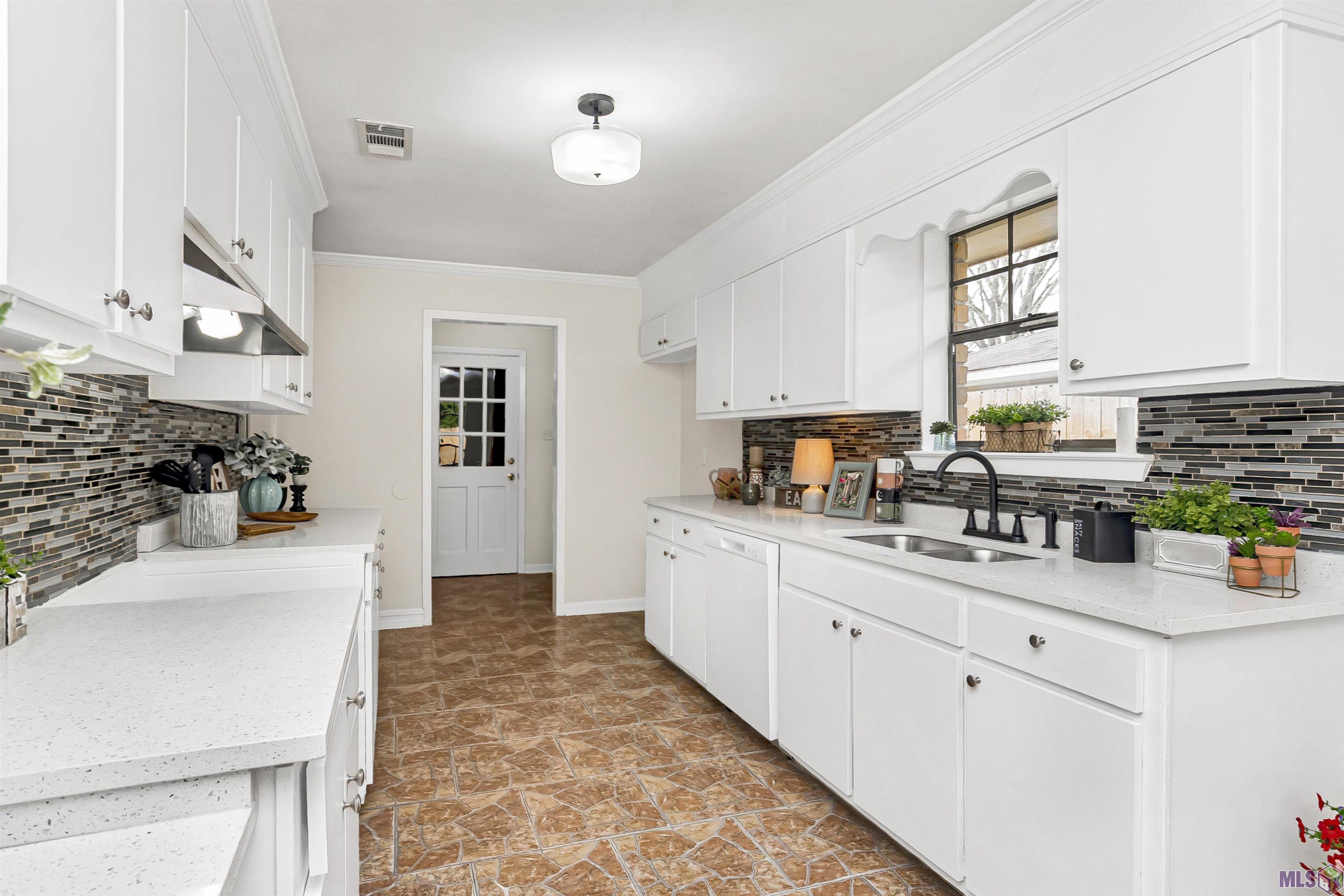 16411 Hamilton Avenue Baton Rouge, LA 70819 - Photo 3 of 23