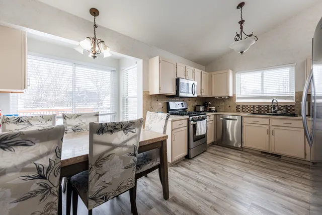 $399,900 | 4015 Peartree Drive, Lake In The Hills, IL 60156