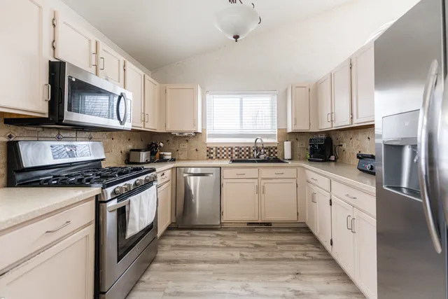 $399,900 | 4015 Peartree Drive, Lake In The Hills, IL 60156