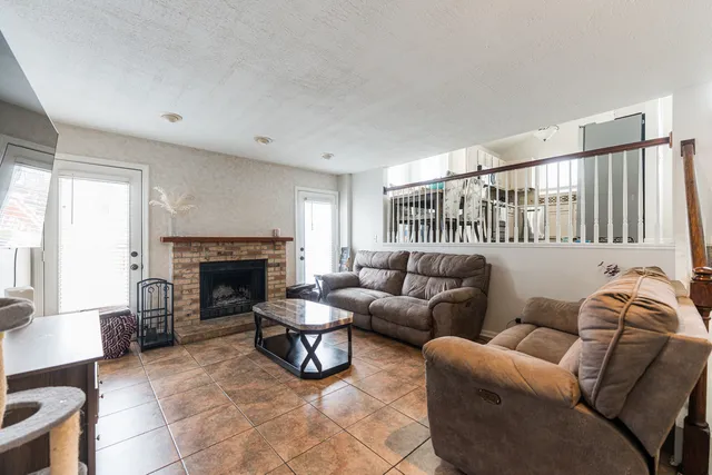 $399,900 | 4015 Peartree Drive, Lake In The Hills, IL 60156