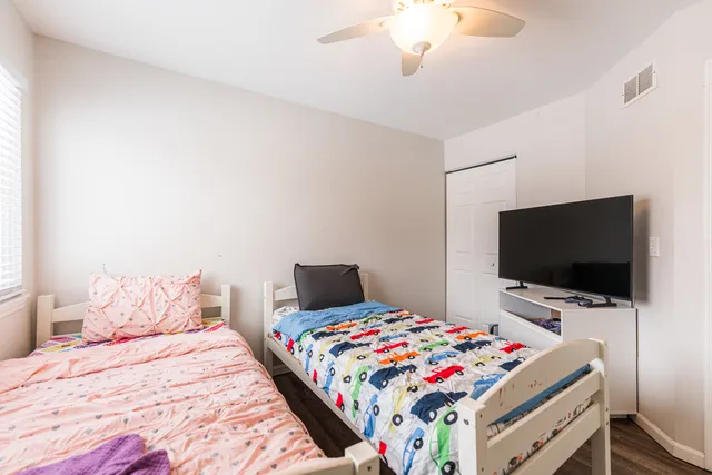 $399,900 | 4015 Peartree Drive, Lake In The Hills, IL 60156