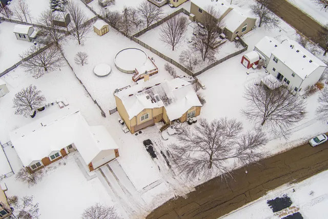 $399,900 | 4015 Peartree Drive, Lake In The Hills, IL 60156