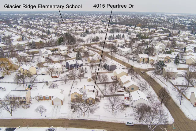 $399,900 | 4015 Peartree Drive, Lake In The Hills, IL 60156