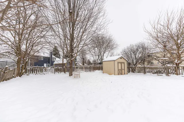 $399,900 | 4015 Peartree Drive, Lake In The Hills, IL 60156