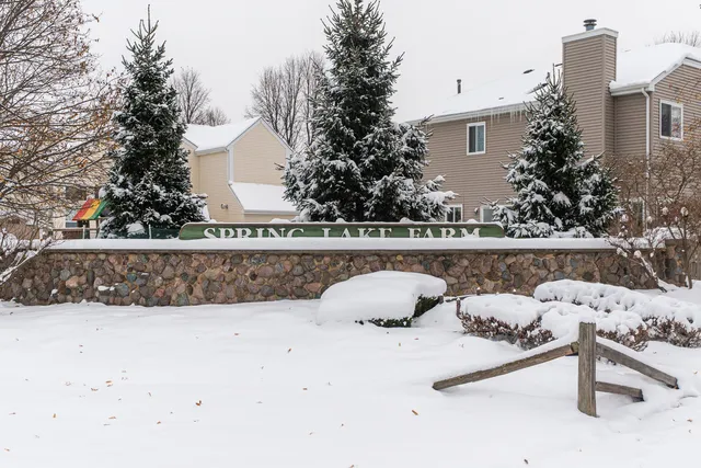 $399,900 | 4015 Peartree Drive, Lake In The Hills, IL 60156