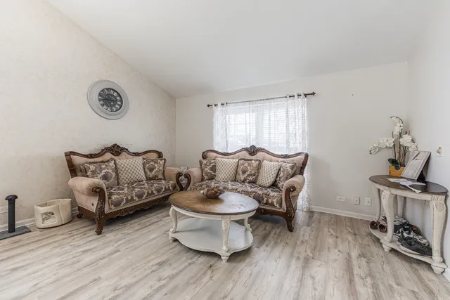 $399,900 | 4015 Peartree Drive, Lake In The Hills, IL 60156