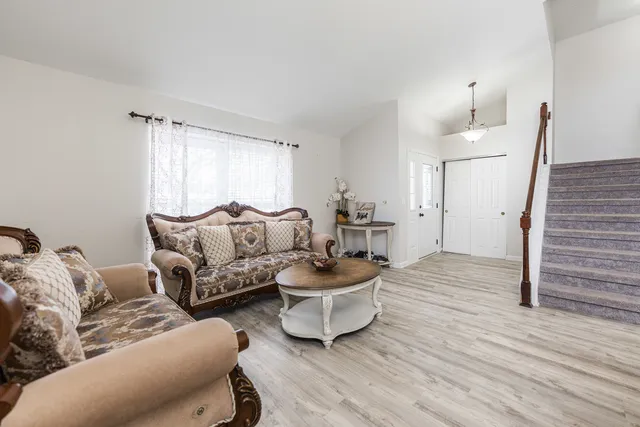 $399,900 | 4015 Peartree Drive, Lake In The Hills, IL 60156