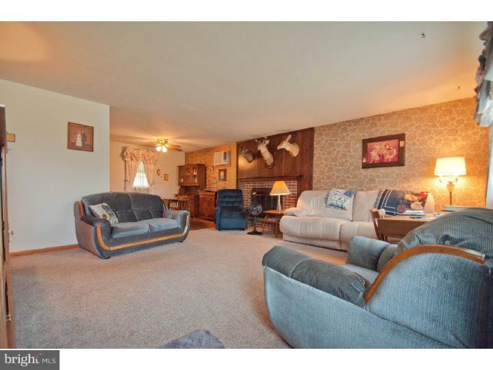 942 Spring City Road Phoenixville, PA 19460 - Photo 2 of 17 Living Room